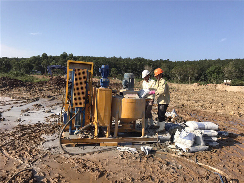 injection grouting machine to fill a geothermal well with bentonite